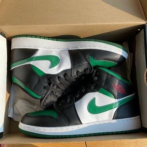 Air Jordan 1 MID